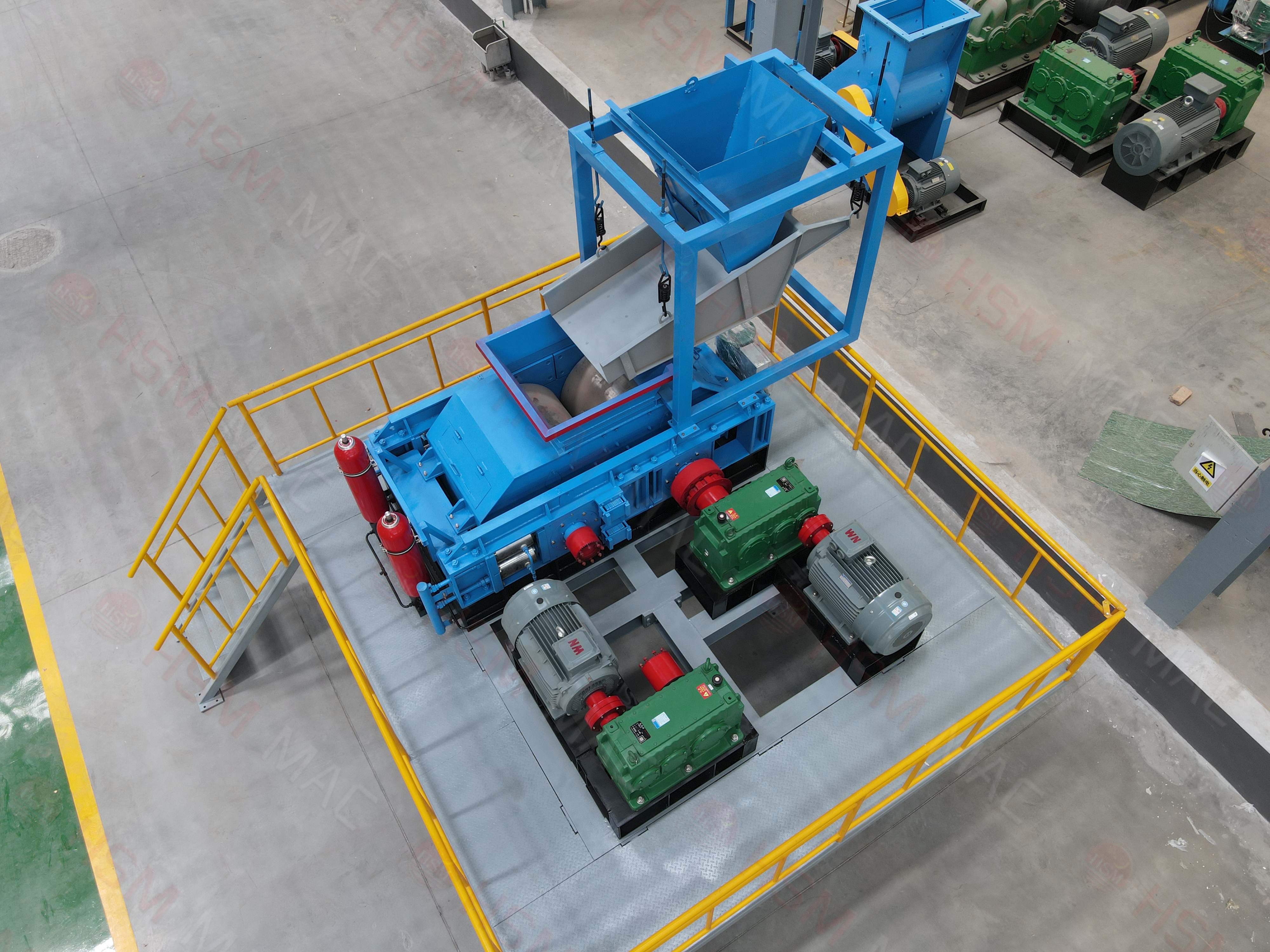 華盛銘1010對輥破碎機在鐵礦石尾料處理中的應用 